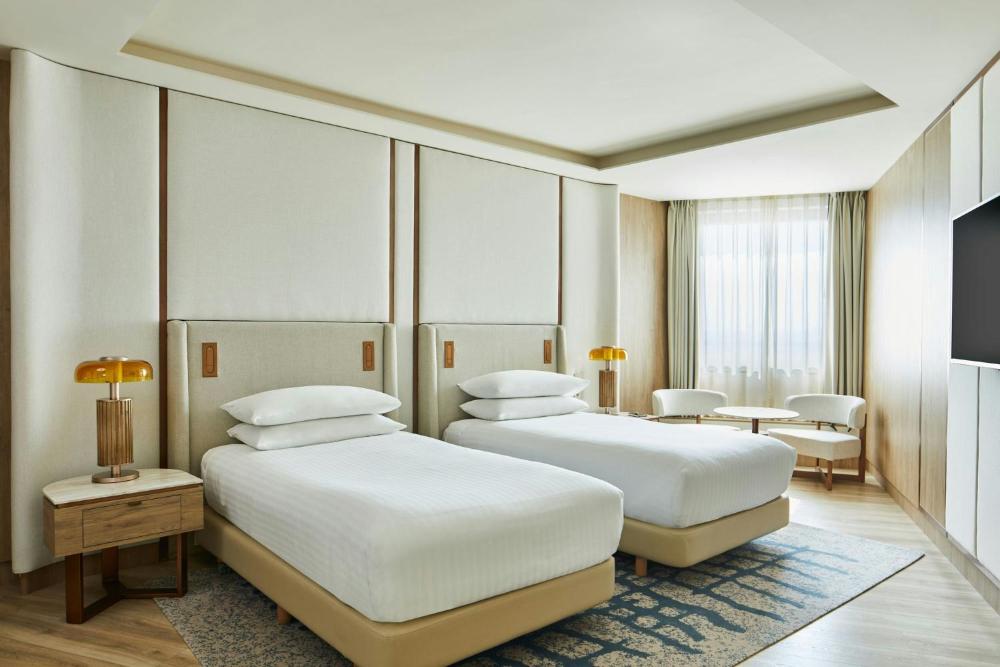 Deluxe Twin Room with Two Twin Beds interior