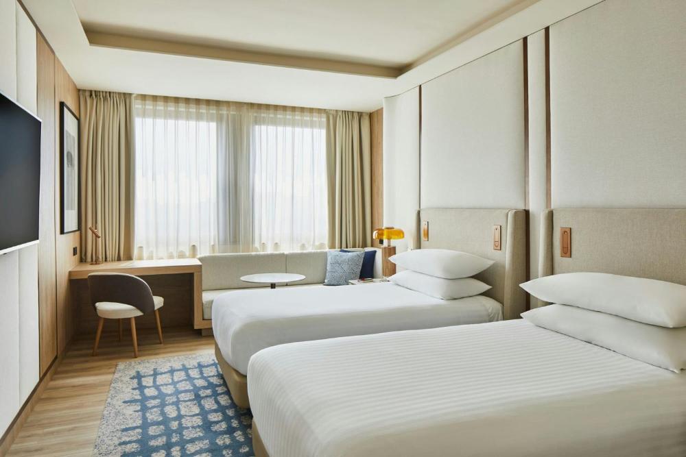 Superior Twin Room with Two Twin Beds and City View interior